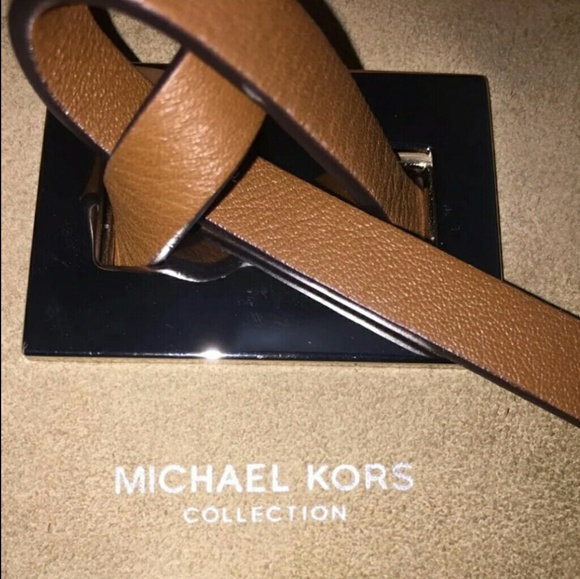 SOLD Michael Kors Miranda bucket bag - Picture 7 of 8